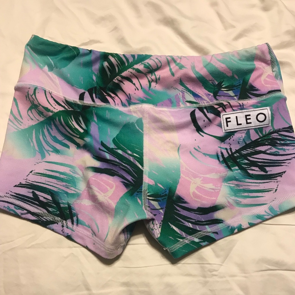 Tropical Dusk Fleo shorts